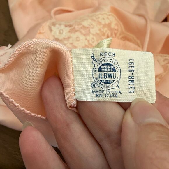 Vintage 80s Victoria’s Secret Cami Shorts Sleep Set Pajamas Peachy Pink M - Picture 9 of 9